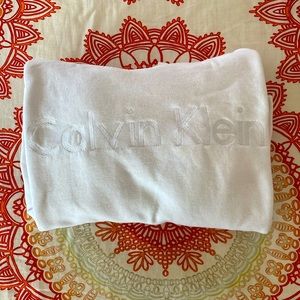 CALVIN KLEIN ALL WHITE PERFORMANCE HOODIE WITH THUMB HOLES